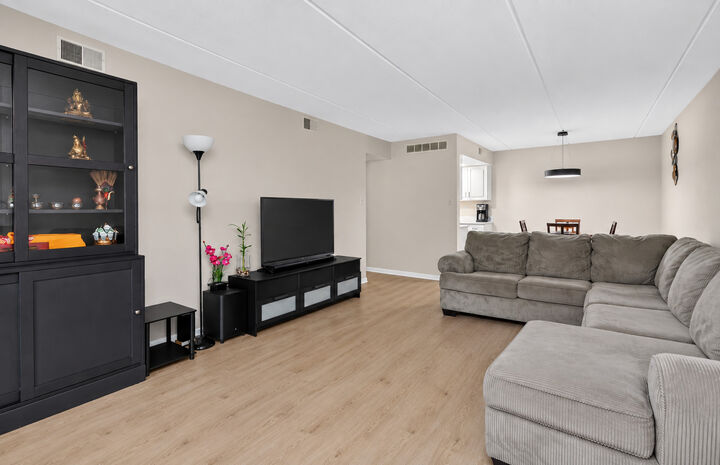 Property Photo:  8020 Woodglen Lane 202  IL 60516 