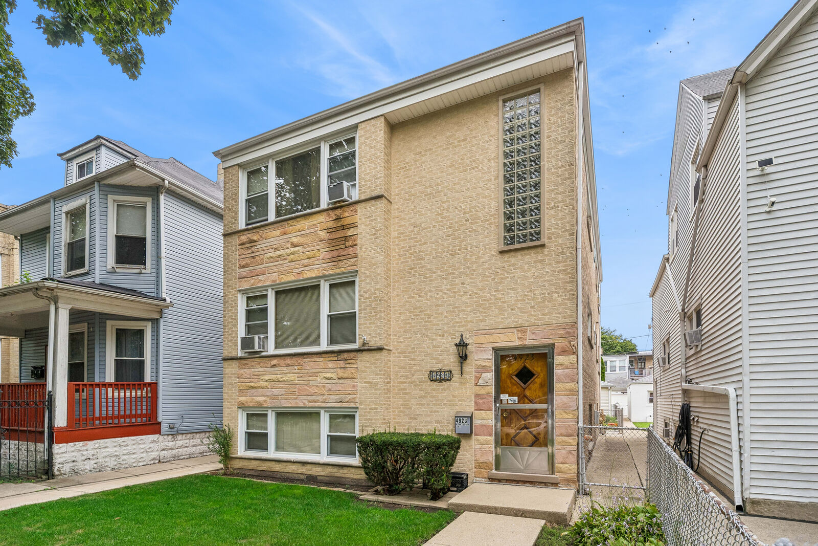 Property Photo: 4923 N Kedvale Avenue IL 60630