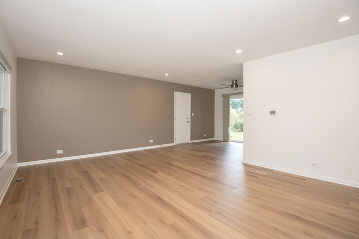 Property Photo: 1021 Lonsdale Road IL 60007