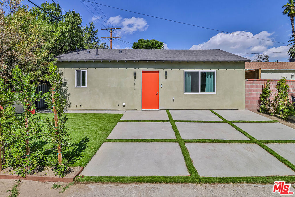 Property Photo:  11801 Albers  CA 91607 