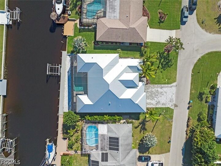 Property Photo:  1513 SE 20th Avenue  FL 33990 