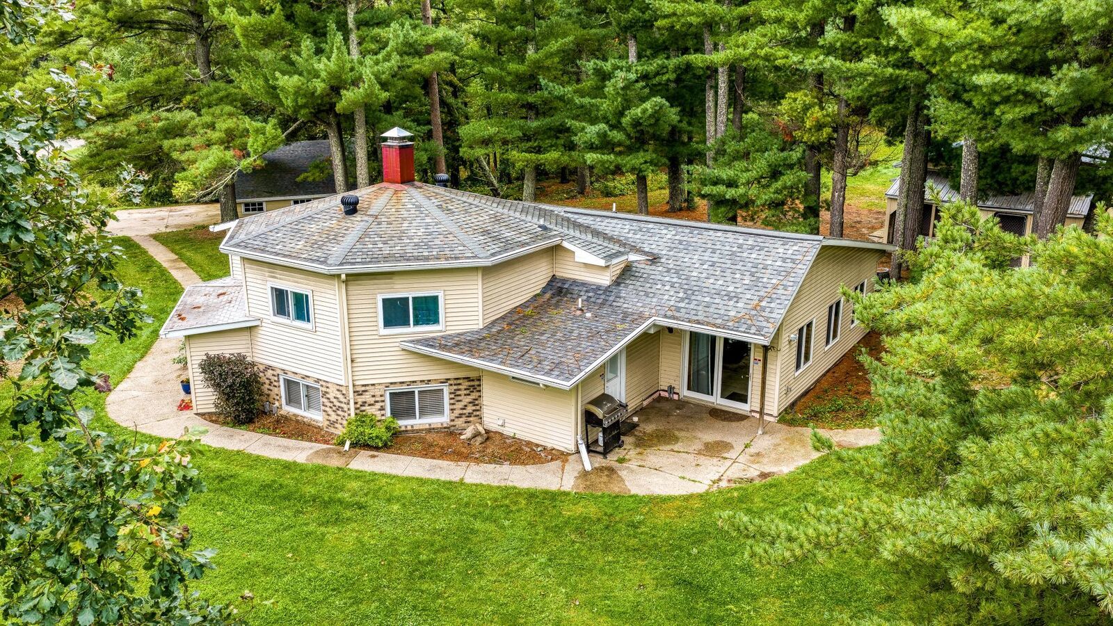 Property Photo: 11081 Hillcrest Drive NE MN 56601