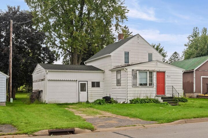 Property Photo: 1004 E Main Street MN 55921