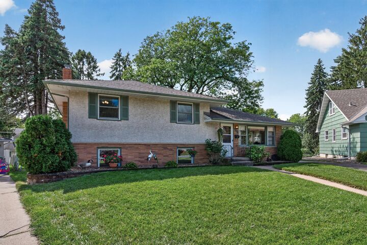 Property Photo:  2220 Cardinal Place  MN 55119 