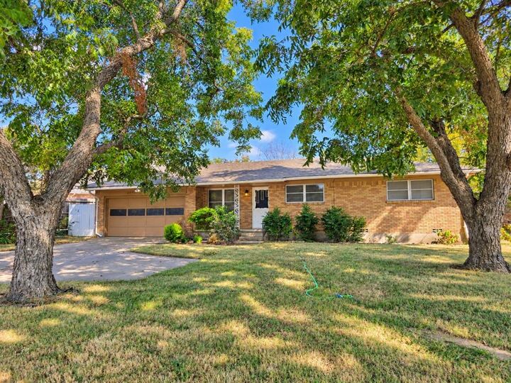 Property Photo: 2711 Morton Street TX 75020