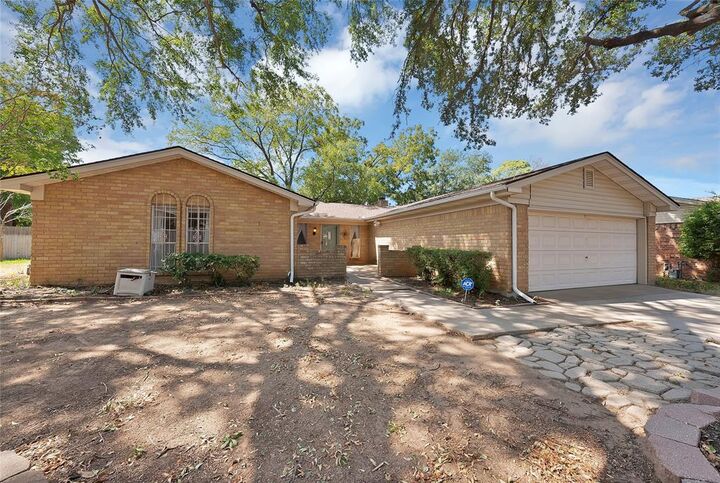 Property Photo:  2004 Stefani Court  TX 76013 