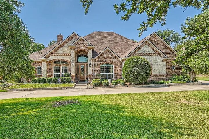 Property Photo: 197 Park Place Circle TX 76035