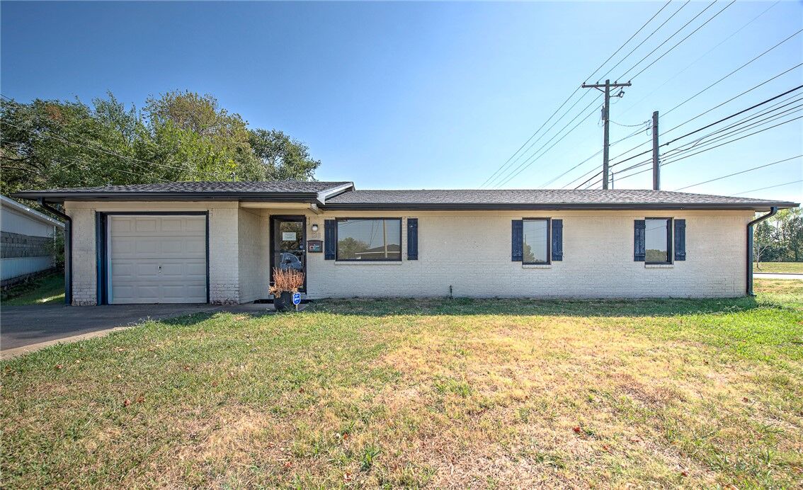 Property Photo:  1311 SE C Street  AR 72712 