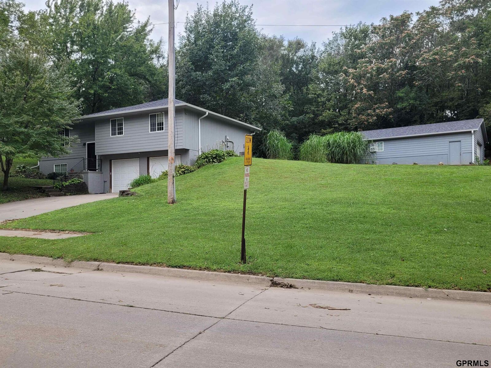 Property Photo: 718 A Street NE 68048
