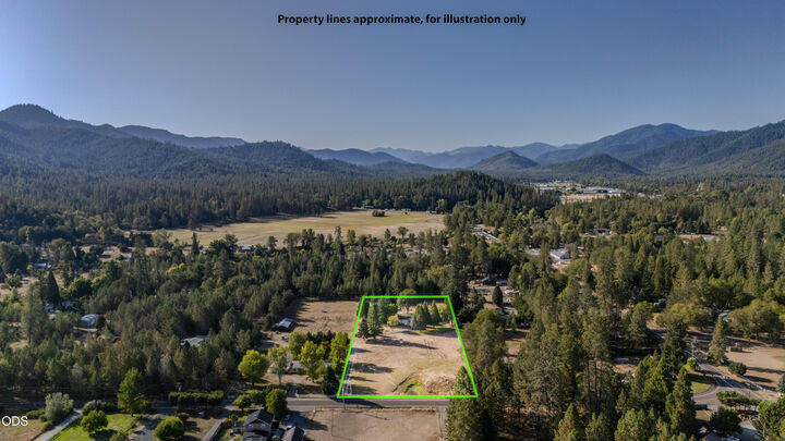 Property Photo: 8290 E Evans Creek Road OR 97537
