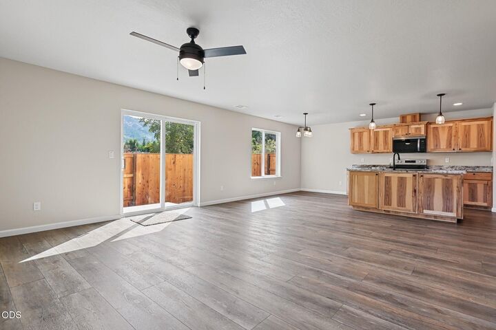Property Photo:  167 SE Champagne Court  OR 97527 