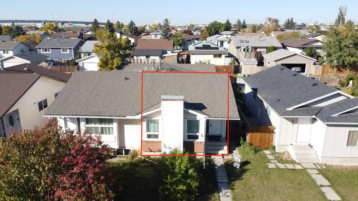Property Photo:  64 Whitworth Way NE  AB T1Y 6A8 