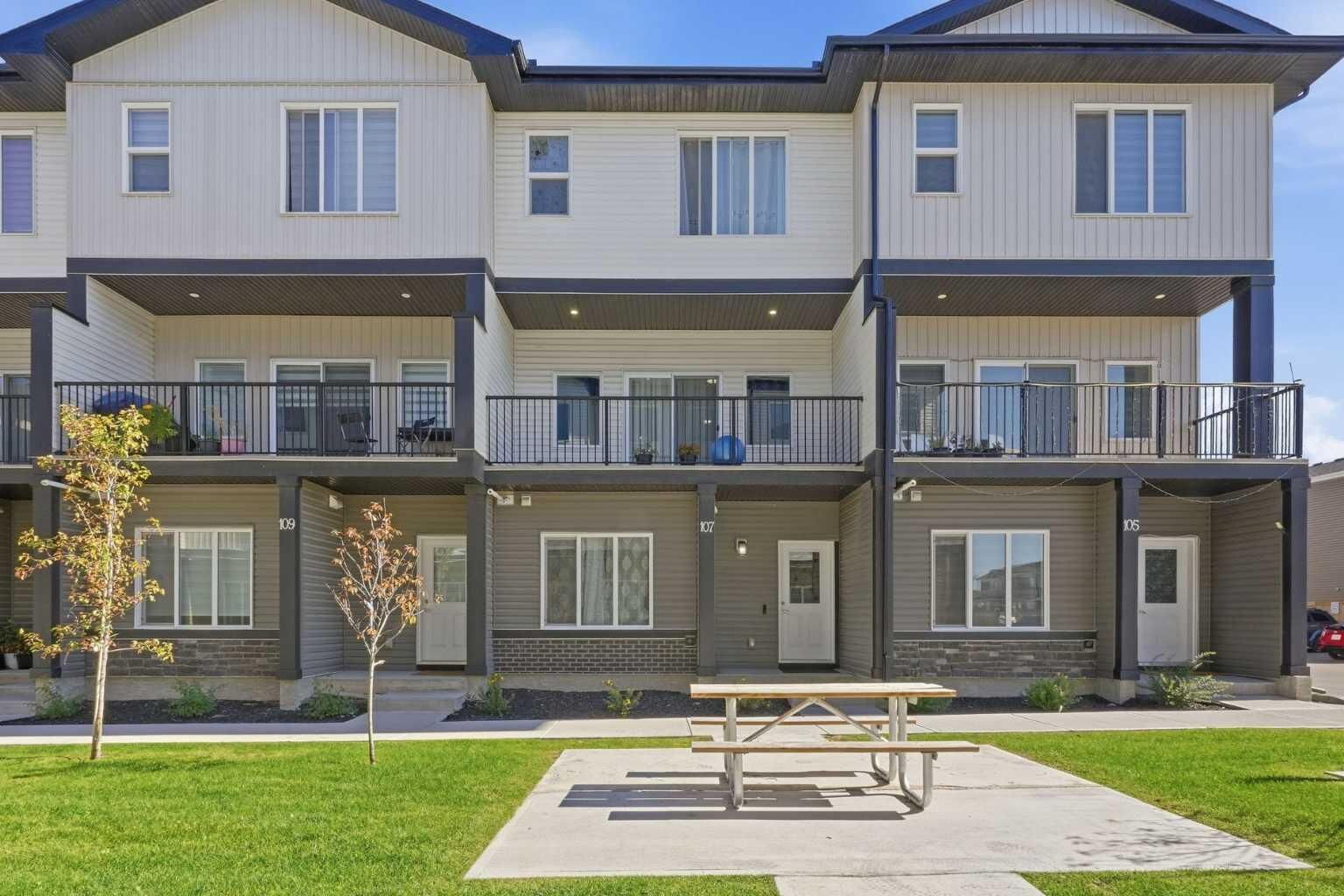 Property Photo:  107 Corner Meadows Square NE  AB T3N 2N1 