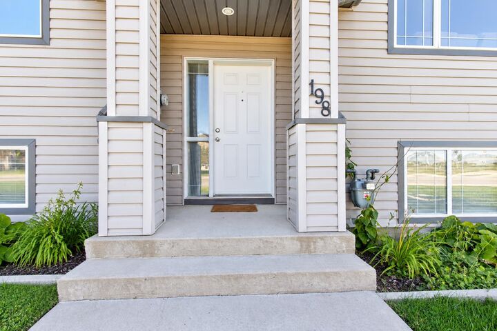 Property Photo:  198 Blackfoot Boulevard W  AB T1K 7Z2 