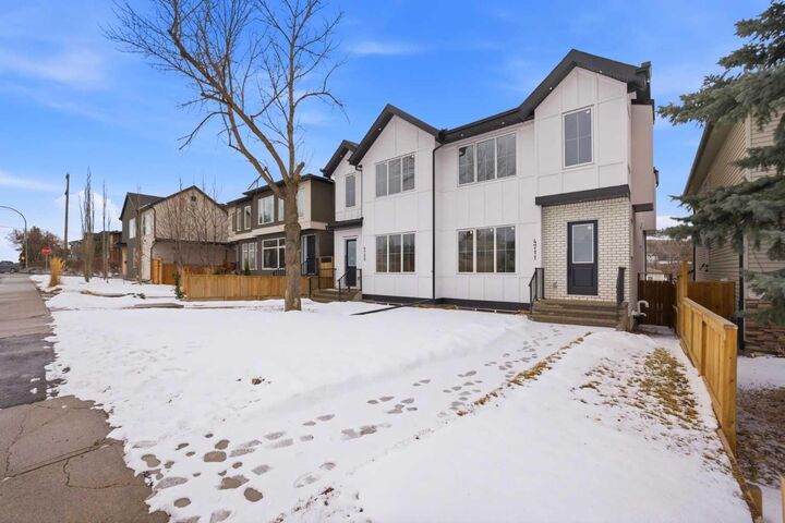 Property Photo:  4711 19 Avenue NW  AB T3B 0S5 