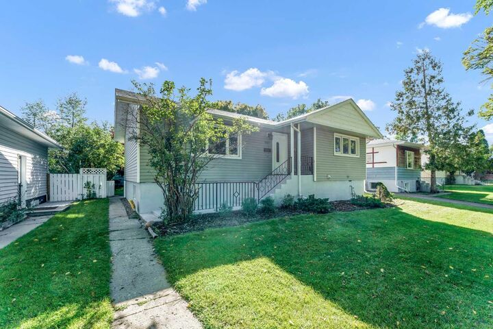 Property Photo:  337 8 Street SW  AB T1A 4L8 