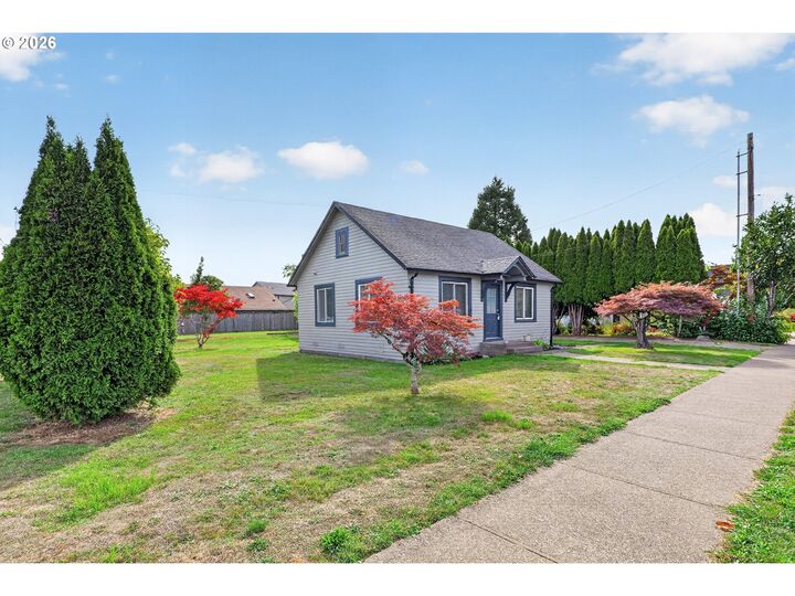 Property Photo: 1438 SW 2nd St OR 97128