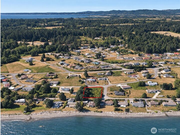 Property Photo: 651 E Maplewood Loop WA 98277