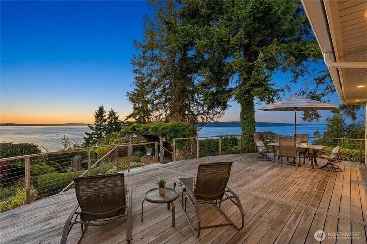 Property Photo:  11912  Marine View Drive  WA 98026 