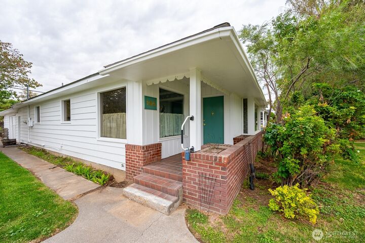Property Photo: 165 D Street SW WA 98823