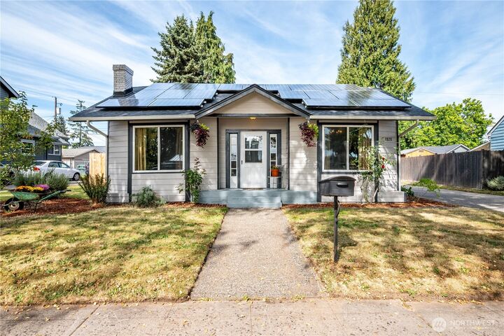 Property Photo: 2828 Washington Way WA 98632