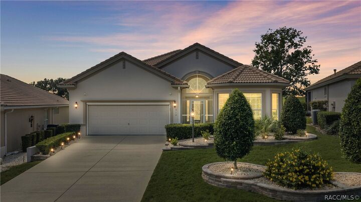 Property Photo: 512 W Doerr Path FL 34442