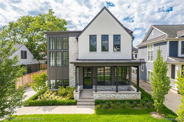 Property Photo: 1622 Stanley Boulevard MI 48009