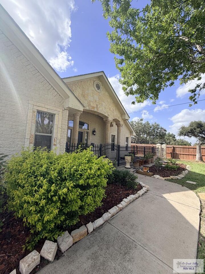 Property Photo:  2202 Horseshoe Cir  TX 78552 