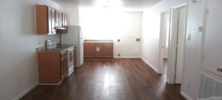 Property Photo: 926 Drury Ln 4 TX 78221