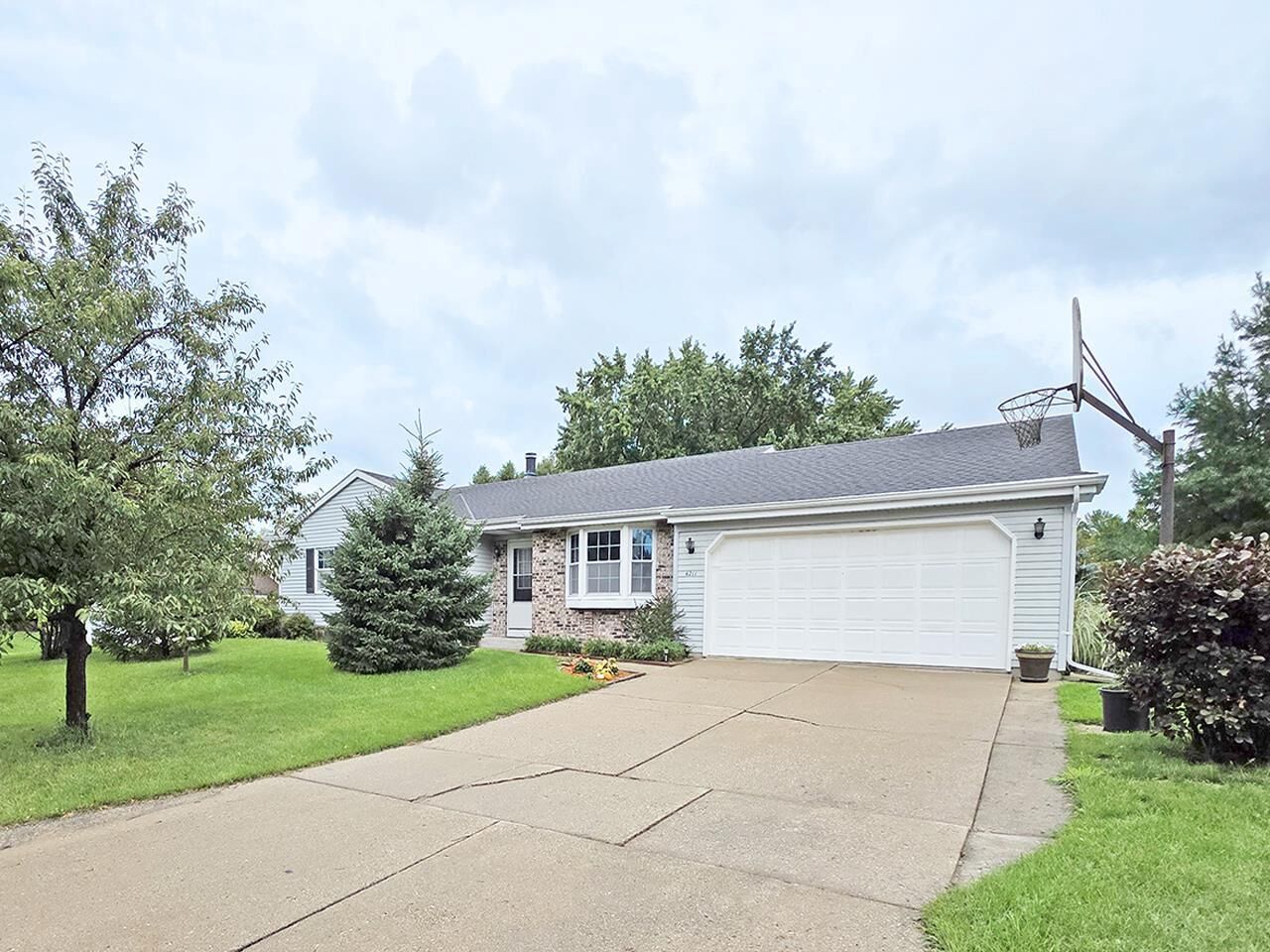 Property Photo: 4211 Wilshire Lane WI 53546