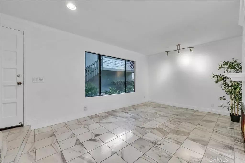 Property Photo: 229 W Wilson Street 10 CA 92627