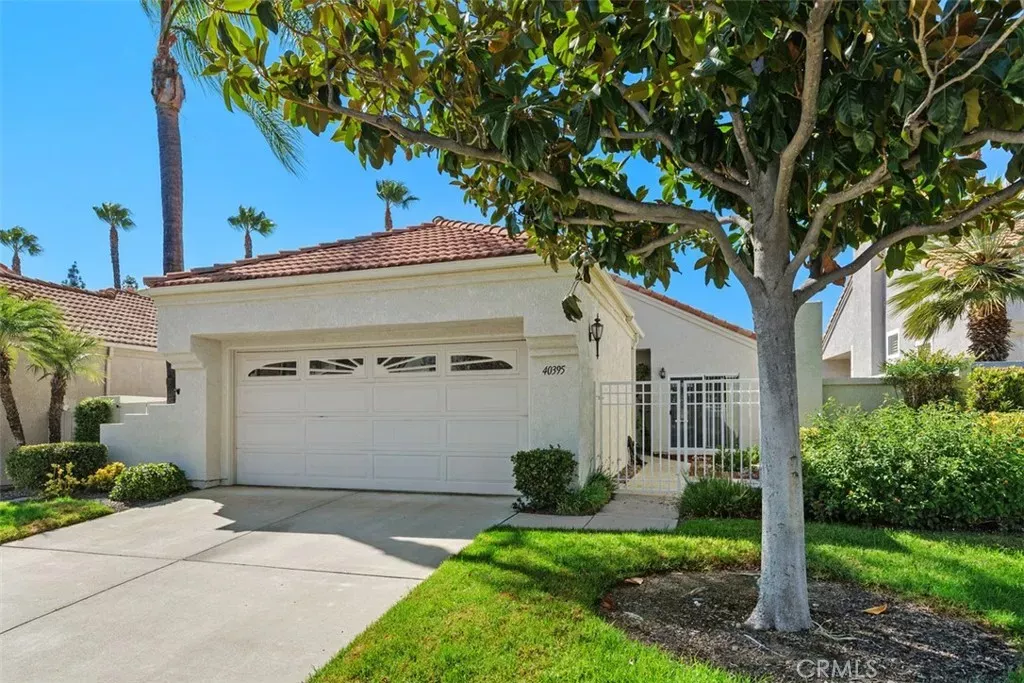 Property Photo:  40395 Via Malagas  CA 92562 