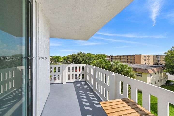 Property Photo:  919 Hillcrest Dr 401  FL 33021 