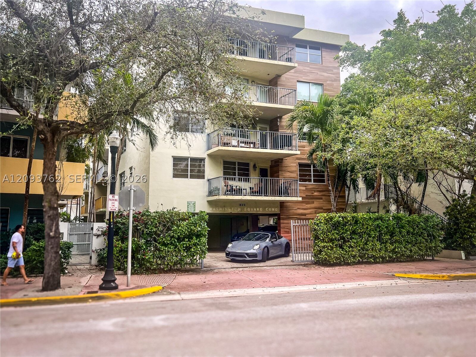 Property Photo:  220 Washington Ave 4B  FL 33139 