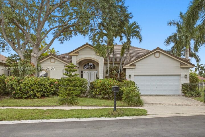 Property Photo:  3026 Lakewood Dr  FL 33332 