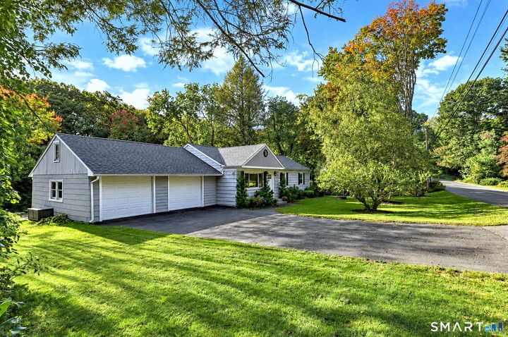 Property Photo:  85 Walnut Street  CT 06468 
