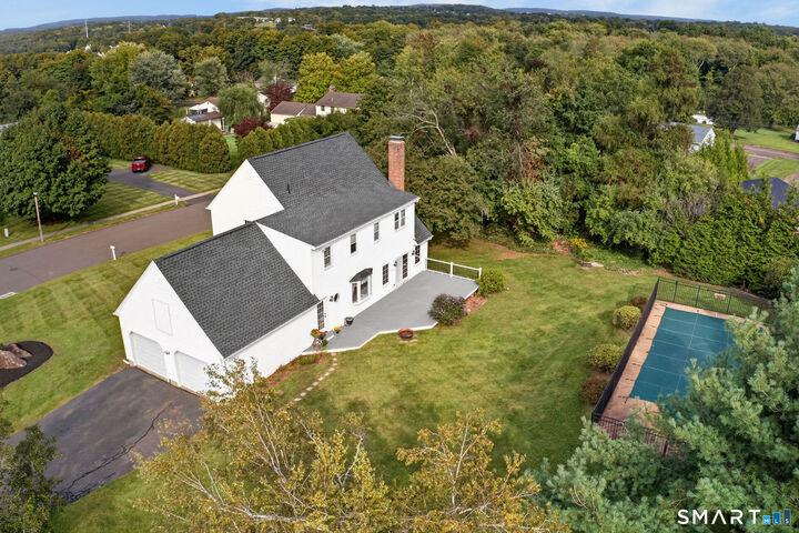 Property Photo:  4 Huntington Ridge Road  CT 06492 