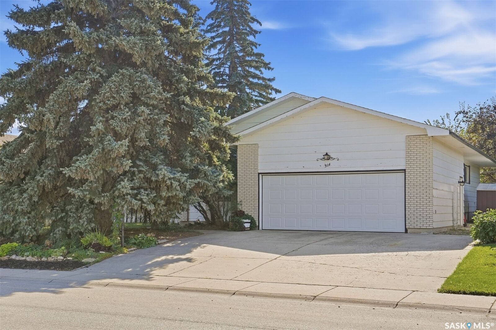 Property Photo: 314 4th Street S SK S0K 2T0