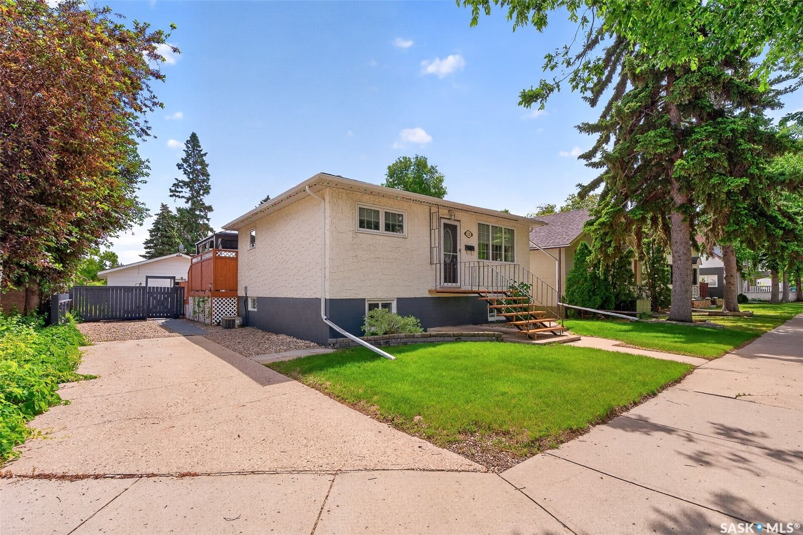 Property Photo:  1225 Grafton Avenue  SK S6H 3S7 