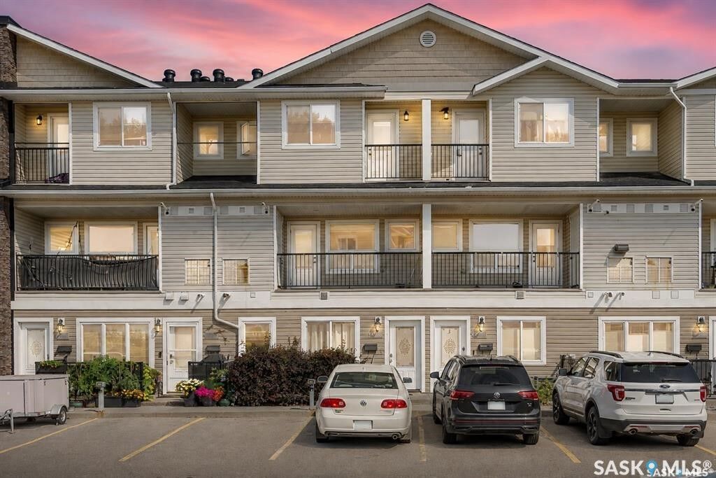 Property Photo: 1210 Empress Street 113 SK S4T 1G7