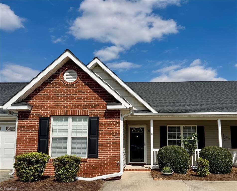 Property Photo:  2418 Wynbrook Square Court  NC 27103 