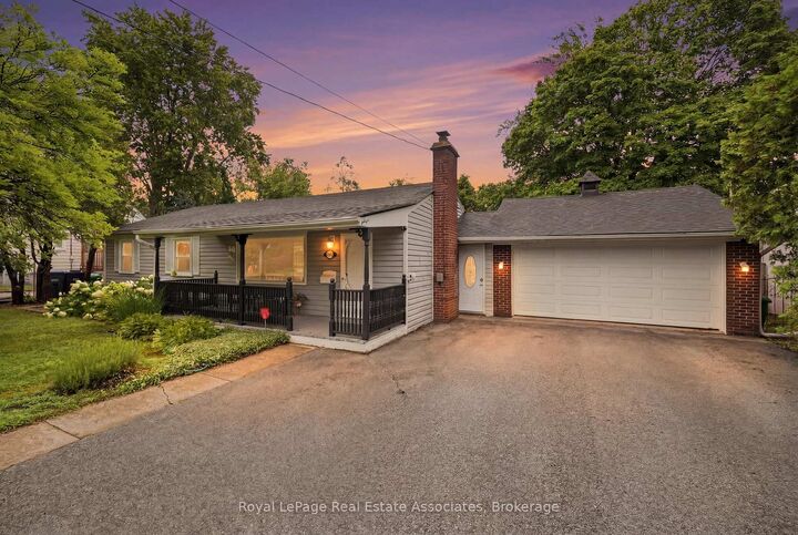 Property Photo:  1924 Balsam Avenue  ON L5J 1L2 
