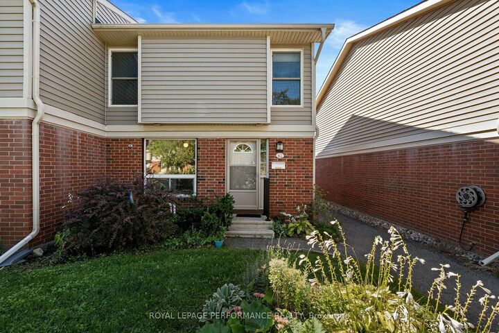 Property Photo:  820 Cahill Drive W 62  ON K1V 9K4 