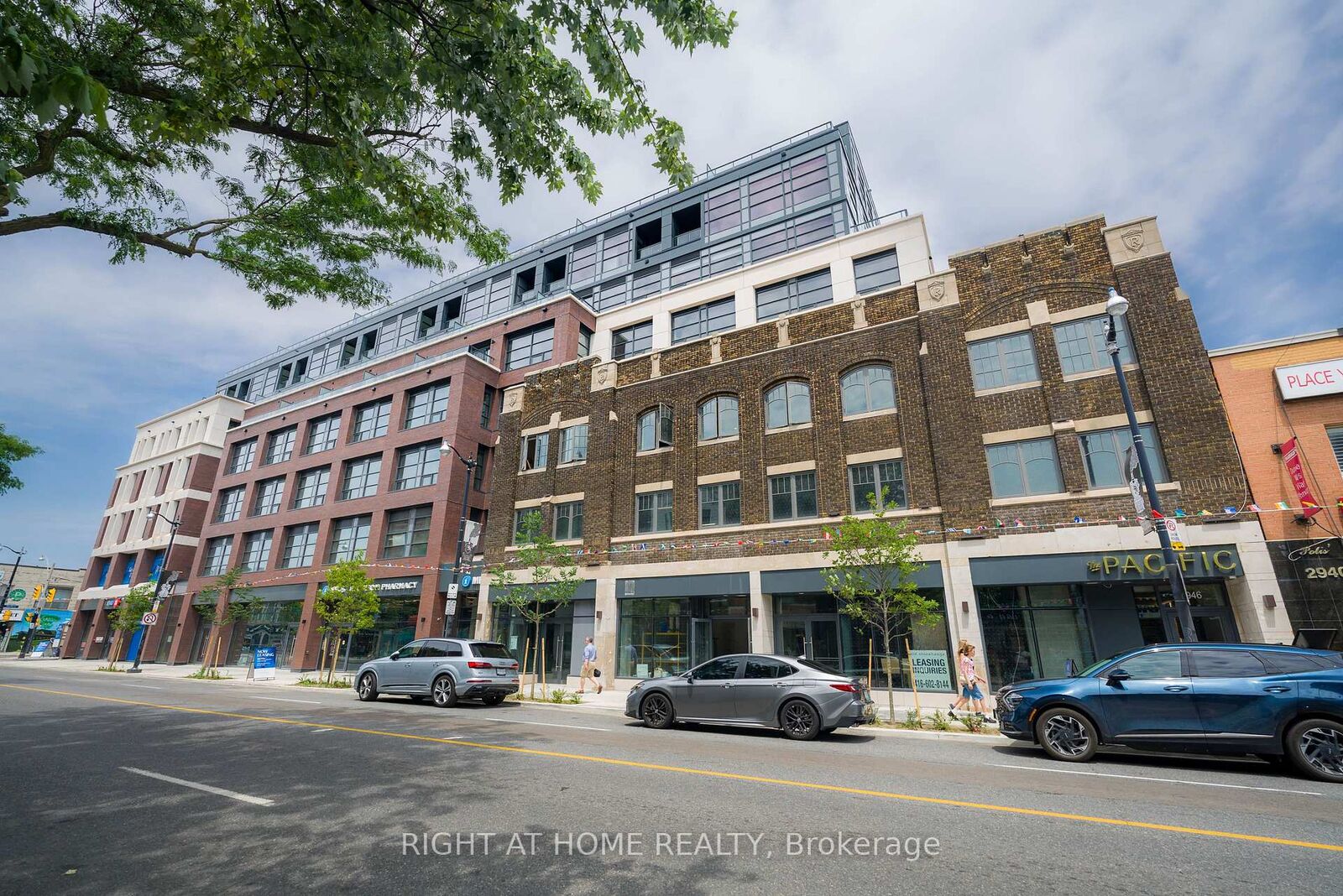 Property Photo:  2946 Dundas Street W 618  ON M6P 1Y8 
