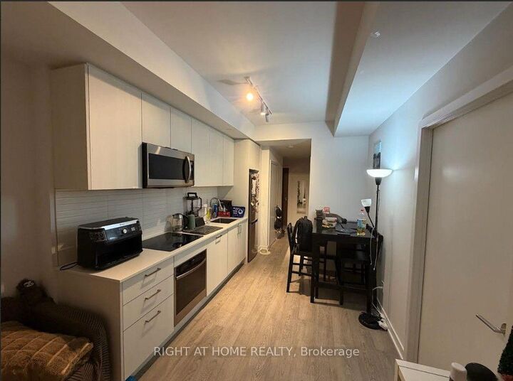 Property Photo:  1926 Lake Shore Boulevard W 1203  ON M6S 1A2 