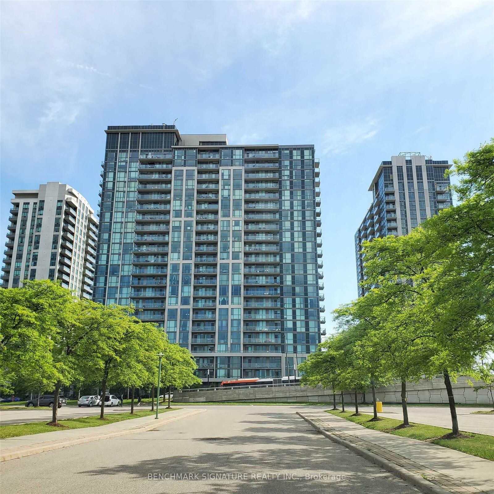Property Photo:  339 Rathburn Road W 217  ON L5B 0K6 