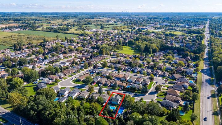 Property Photo:  92 Larchwood Circle  ON L3C 6T3 