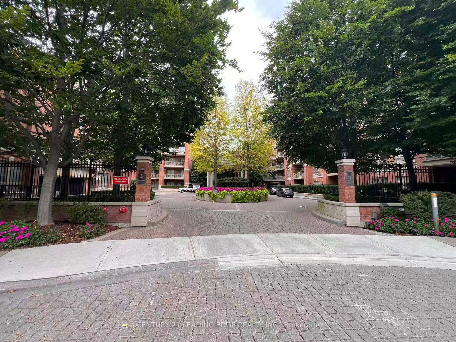 Property Photo: 21 Burkebrook Place 612 ON M4G 0A2