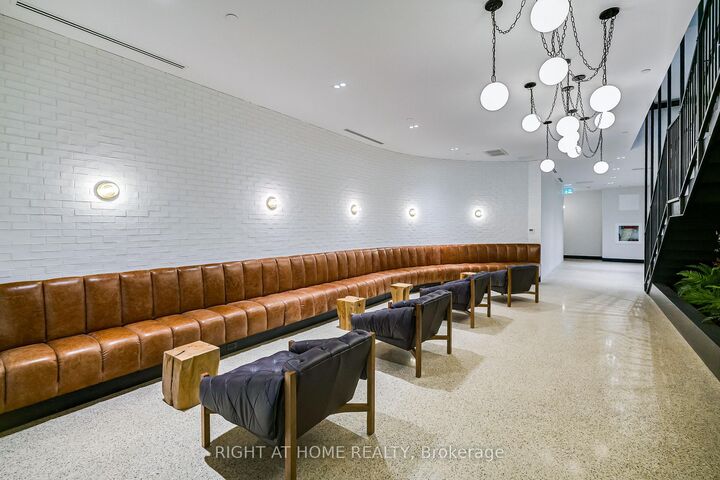 Property Photo: 2946 Dundas Street W 509 ON M6P 1Y8