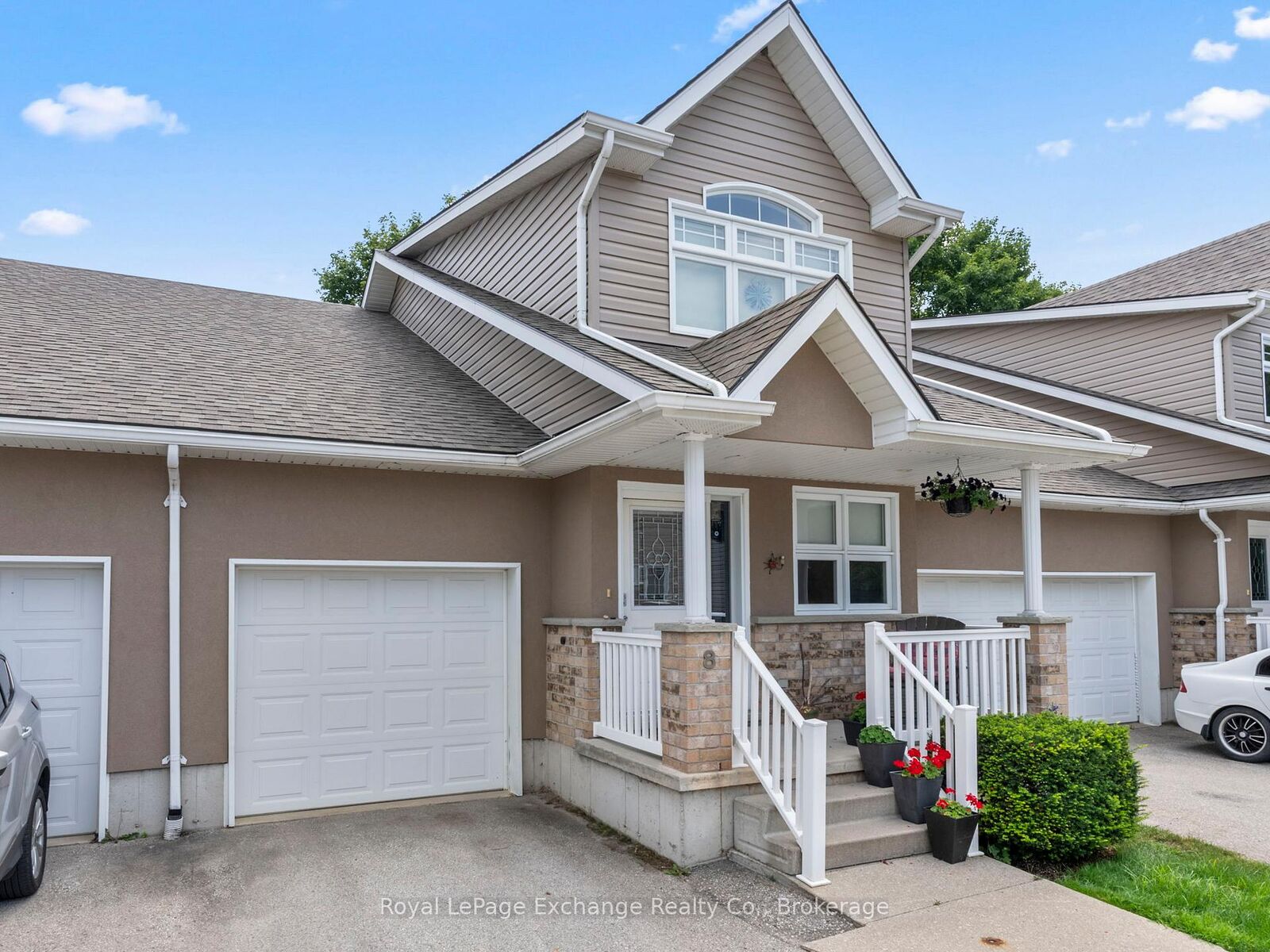 Property Photo:  433 Queen Street 8  ON N2Z 0A2 